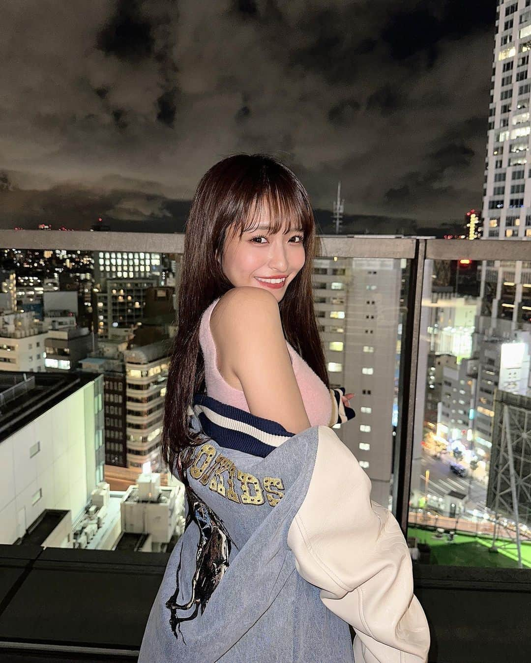 清水里香さんのインスタグラム写真 - (清水里香Instagram)「⁡ 25歳になりました🥰ニコニコ！ ⁡ いつもみんなが愛してくれて甘やかしてくれて 応援してくれて味方でいてくれて 本当に本当にありがとうございます💞 ⁡ みんなのおかげで人生が本当に楽しいです🎶 ⁡ 25歳は"私がいるから楽しい"って 思ってもらえるよーに！ 誰かの原動力になれるよーに！ ⁡ 私らしくがんばりかてぃーします🫶🏻 ⁡ ⁡ ⁡ そして今日来てくれるみんな楽しもうね。 渋谷で待ってます🎂🔥 ⁡ ⁡」9月15日 0時00分 - partyyy_chu