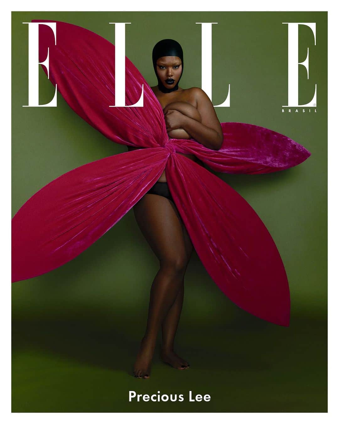 ELLE Brasilのインスタグラム：「Toda edição da ELLE é muito especial, mas essa tem um motivo a mais para merecer o adjetivo: o #Volume13 marca o aniversário de três anos do nosso retorno ao mercado editorial impresso. Além disso, estamos em setembro, e há quem diga que esse é o mês mais importante da moda. Por isso, a escolha de @preciousleexoxo para estrelar essa capa é tão impactante. Em entrevista ao editor de beleza @pedrojcamargo_, a modelo que está mudando a cara da indústria abre o jogo.  E ainda: entrevistas com mulheres revolucionárias como a artista plástica @rosanapaulino.oficial, a atriz @maevejinkings e a estilista @rafaellacaniello.   A edição está imperdível. Adquira já seu exemplar na lojinha do Instagram ou em elle.com.br.  Precious Lee veste @bad_binch_tongtong.  –  Every issue of ELLE Brazil is very special, but this one has one more reason to be called so: #volume13 marks the three-year anniversary of our return to the printed editorial market. Furthermore, it's September, and some say that this is the most important month in fashion. That's why the choice of @preciousleexoxo to star on this cover is so impactful. In an interview with our beauty editor @pedrojcamargo, the model that's changing the face of the industry talks about everything.  And more: interviews with revolutionary women like the artist @rosanapaulino.oficial, the actress @maevejinkings and the fashion designer @rafaellacaniello.  It's already a legendary issue. Get your copy now in our Instagram shop or at elle.com.br  Precious Lee wears @bad_binch_tongtong.  Model: @preciousleexoxo (IMG Models)  Creative director: @luciano_schmitz Photographer: @zee_nunes Fashion director: @lucasboccalao Stylist: @julianagmnz Beauty artist: @raisaflowers Nail designer: nailglam Photo assistant: @fernandofreire @christopherjoelrandall Stylist assistant: @bergamaschimaju @juliabbrando @glaurosimoes Beauty assistant: @eunicekristen Executive production: @bellaaribeiro @danielaschults Executive production assistant: @manda_bomfim Retouch: @studiobrunorezende」