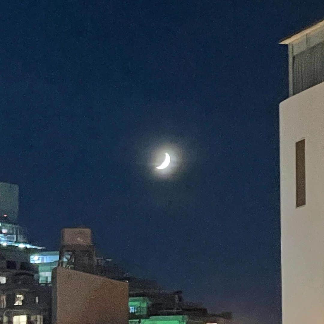 のインスタグラム：「🌙  生きてる中で言語化できないような気持ちにあと何回出会えるだろうか 大切にしたいな」