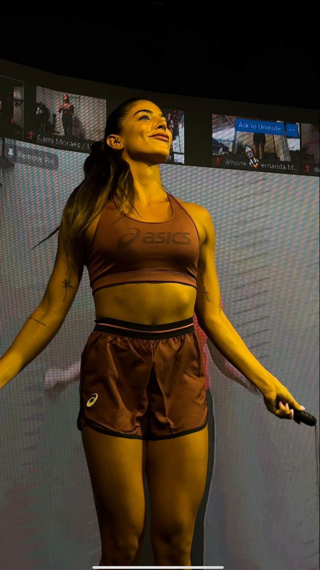 Rachel Apollonioのインスタグラム：「Estamos de voltaaaaa a rotina! 💘  @academiafoguete tem o melhor treino do mundo! E o melhor, posso fazer juntinho com vocês! 🫶🏽  Vamos dar aquele gás nos próximos meses?! Quem entra, não sai mais…o resultado VEM, a diversão é garantida e a qualidade das aulas é impressionante mesmo!  Melhor escolha que você vai fazer por você mesmo, meu link está em meu perfil!   #AcademiaFoguete #Treino #RachelApollonio」