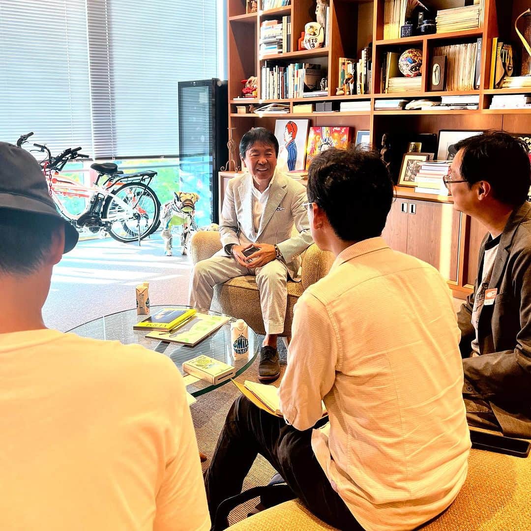 設楽洋のインスタグラム：「からの… 台湾🇹🇼のTOPカルチャー誌「 VARSE 」の取材❣️ ビームスカルチャーの歴史を語りました😊👍 #varse #台湾カルチャー誌 @beams_taiwan」