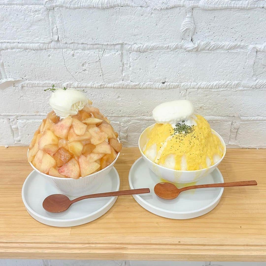 谷口夢奈さんのインスタグラム写真 - (谷口夢奈Instagram)「🍧🍑 ⁡ ⁡ 8月末までの限定カフェが 9月末までに延長されてた、、、！ ⁡ 行きたいところだったから感謝🥹 ⁡ 大胆にたくさん使われてる桃と とうもろこし…？ってなって頼んでみた🌽 コーンポタージュの味がしました（笑） アイスは甘いけど黄色い部分はしょっぱい😂 ⁡ ⁡ ⁡ #uyudang #guftokyo #shinokubo #shinokubocafe #cafestagram #shavedice #ウユダン #新大久保カフェ #カキ氷 #ピンクヘア #ヘアカラー #우유당 #카페 #셀스타그램 #얼스타그램 #데일리룩 #오오티디 #먹스타그램 #맛스타그램」9月15日 18時00分 - yuna_tani