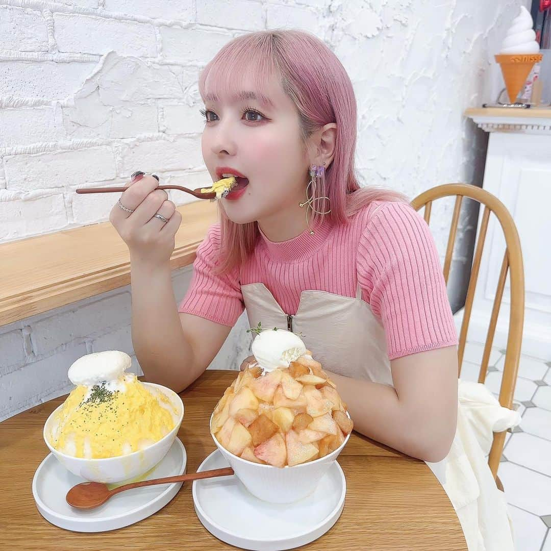 谷口夢奈さんのインスタグラム写真 - (谷口夢奈Instagram)「🍧🍑 ⁡ ⁡ 8月末までの限定カフェが 9月末までに延長されてた、、、！ ⁡ 行きたいところだったから感謝🥹 ⁡ 大胆にたくさん使われてる桃と とうもろこし…？ってなって頼んでみた🌽 コーンポタージュの味がしました（笑） アイスは甘いけど黄色い部分はしょっぱい😂 ⁡ ⁡ ⁡ #uyudang #guftokyo #shinokubo #shinokubocafe #cafestagram #shavedice #ウユダン #新大久保カフェ #カキ氷 #ピンクヘア #ヘアカラー #우유당 #카페 #셀스타그램 #얼스타그램 #데일리룩 #오오티디 #먹스타그램 #맛스타그램」9月15日 18時00分 - yuna_tani