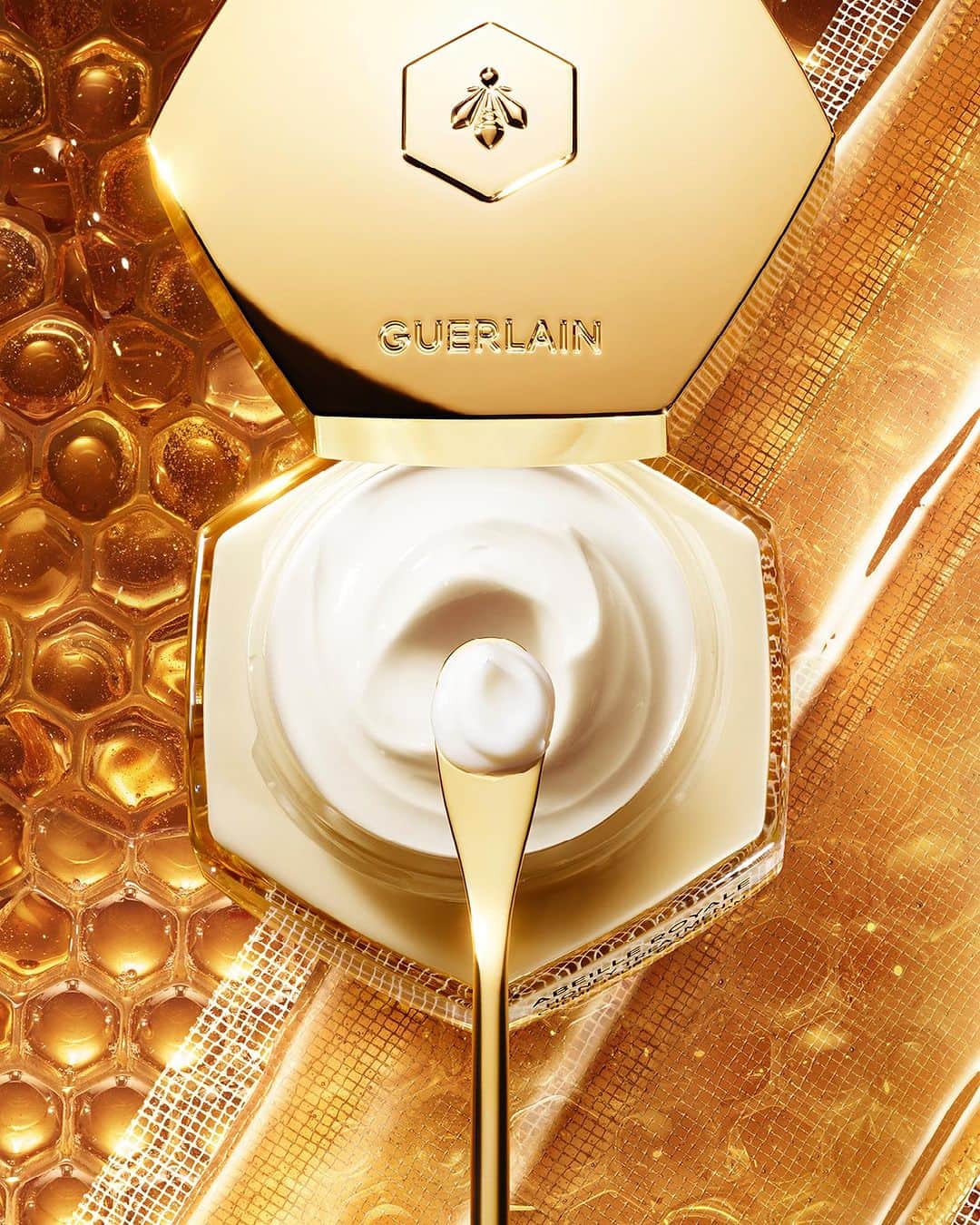のインスタグラム：「Inspired by clinical honey bandages, Guerlain Research reveals Abeille Royale: The Honey Treatment Day Cream. An innovative, ultra-effective formula with 94%-naturally derived ingredients that firms, smooths, and tightens all skin types, even the most sensitive.  *Based on the international ISO standard 16128.  #GuerlainSkincare #AbeilleRoyale #Skincare」