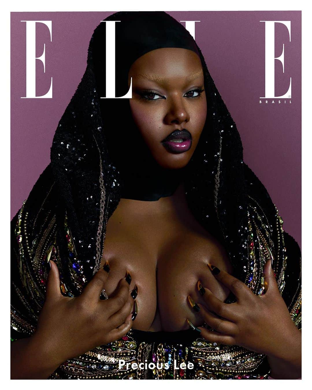 ELLE Brasilのインスタグラム：「Nascida em Atlanta, nos Estados Unidos, @preciousleexoxo é muito mais do que um manequim para as roupas que veste: a modelo é uma mente criativa que trabalha com quem está no estúdio. Mas não é apenas com o seu sorriso e sua personalidade borbulhante que ela tem transformado a indústria. Lee é consciente do papel político de seu corpo dentro desse contexto. “Sou muito grata por poder fazer o que amo e, ao mesmo tempo, estou ampliando vozes antes não ouvidas", fala.  Depois de desfilar para marcas como Versace, Off-White e Fendi e ter estrelado inúmeras campanhas ao redor do globo, Precious Lee está interessada em contar histórias de outras maneiras. No #Volume13 da ELLE Brasil, ela conta sobre esse passo. Leia mais do bate papo da modelo com nosso editor de beleza @pedrojcamargo_ na nossa nova edição, disponível na loja do Instagram e em elle.com.br.  Precious Lee veste @balmain.  _  Born in Atlanta (US), @preciousleexoxo is more than a mannequin for the clothes she wears: the model is a creative mind that works with whoever she's working with in the studio. But it's not only her smile and her bubbly personality that's been changing the industry. Lee is conscious of the political role of her body in that context. "I'm very grateful to be able to do what I love and, at the same time, amplify voices that weren't heard."  After walking for brands like Versace, Off-White and Fendi and starred in campaigns all around the globe, Lee is interested in telling stories in other ways. At ELLE Brasil, she talks about that step. Read the exclusive interview with our beauty editor @pedrojcamargo_ at the edition, available at our Instagram store and at elle.com.br  Precious Lee wears @balmain.  Model: @preciousleexoxo (IMG Models)  Creative director: @luciano_schmitz Photographer: @zee_nunes Fashion director: @lucasboccalao Stylist: @julianagmnz Beauty artist: @raisaflowers Nail designer: nailglam Photo assistant: @fernandofreire @christopherjoelrandall Stylist assistant: @bergamaschimaju @juliabbrando @glaurosimoes Beauty assistant: @eunicekristen Executive production: @bellaaribeiro @danielaschults Executive production assistant: @manda_bomfim Retouch: @studiobrunorezende」