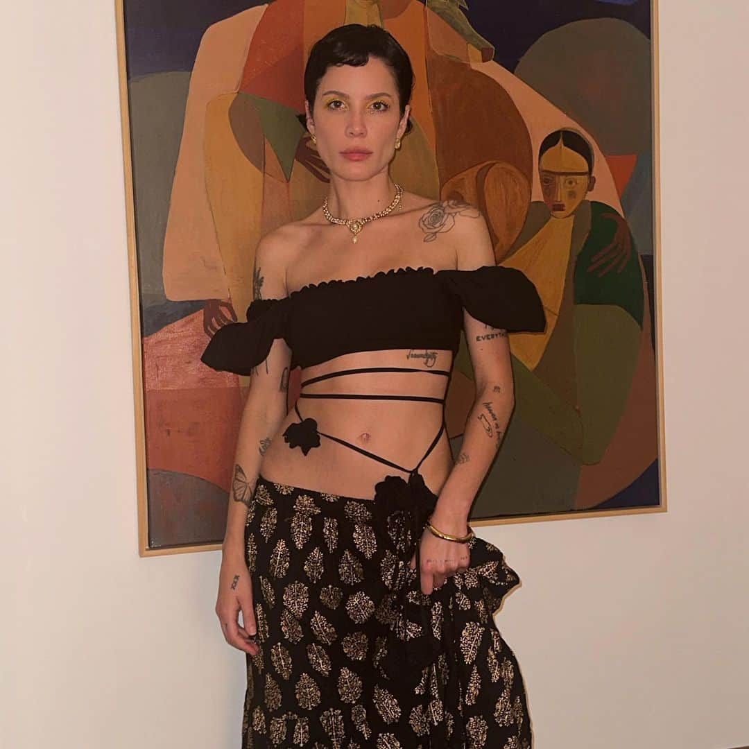 Halseyのインスタグラム：「not pictured: me splitting myself in two everyday so that I can give you my deepest wounds (and a handful of perfect joys) for the 5th time in 10 years.」