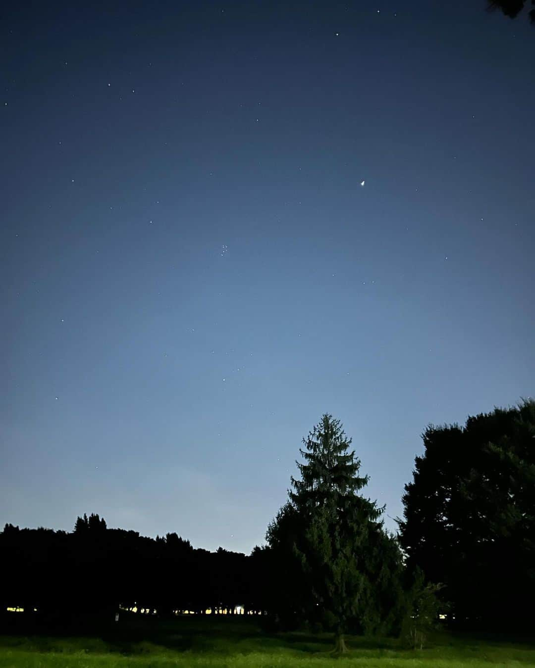 夏来唯さんのインスタグラム写真 - (夏来唯Instagram)「最近  たくさん歩いてます 夜は涼しいので公園に寄り道してみたり⛲️  最後にマッチングアプリの広告みたいな写真添えときますね」9月15日 0時45分 - yyy_nnn07