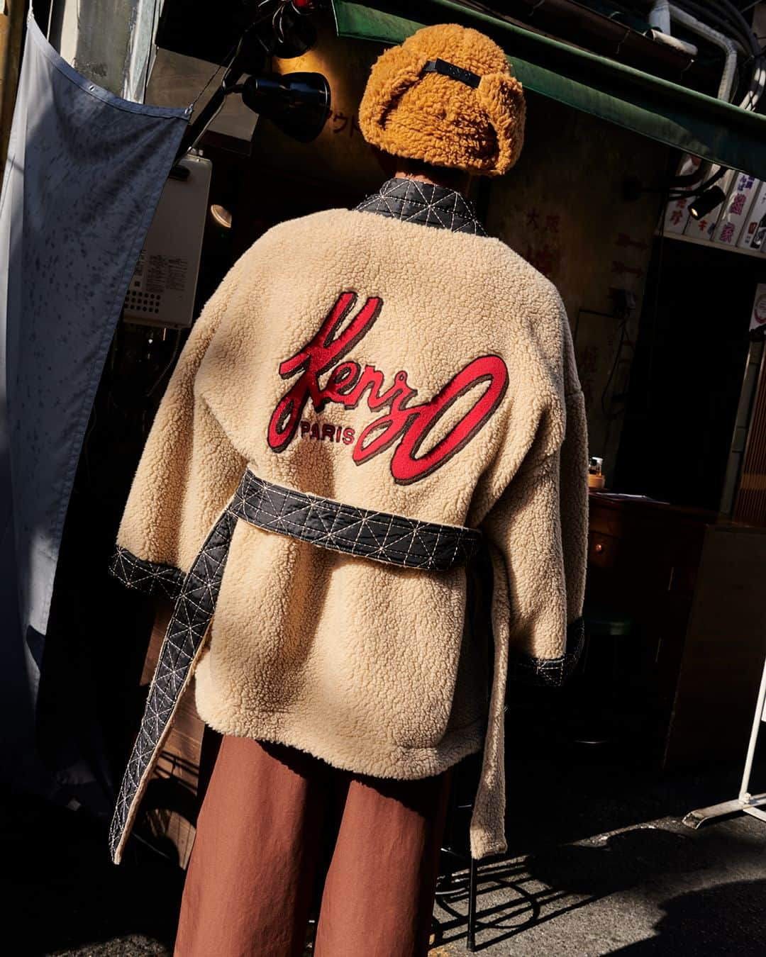 ケンゾーのインスタグラム：「POLAR KIMONO: Blending Eastern & West influences for KENZO Fall-Winter 2023, @nigo revisits the House's history by featuring the KENZO archive logo & adding Western elements to a clasically Japanese silhouette.  #KENZONIGO」