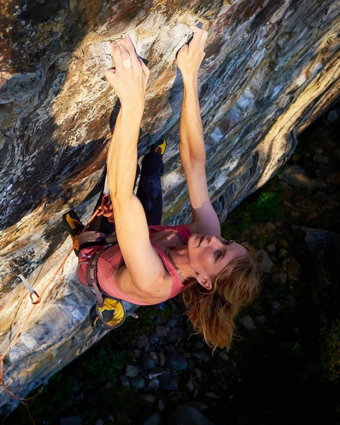 マチルダ・セーデルルンドのインスタグラム：「’Niemisis’   Fell on the next move so many times when I tried the route in 2021. Clipping the chains last week during golden hour was so epic and emotional 🥰  📸 @bill_jp_hamilton   #climbing #rockclimbing #sportclimbing #klättring #luleå」