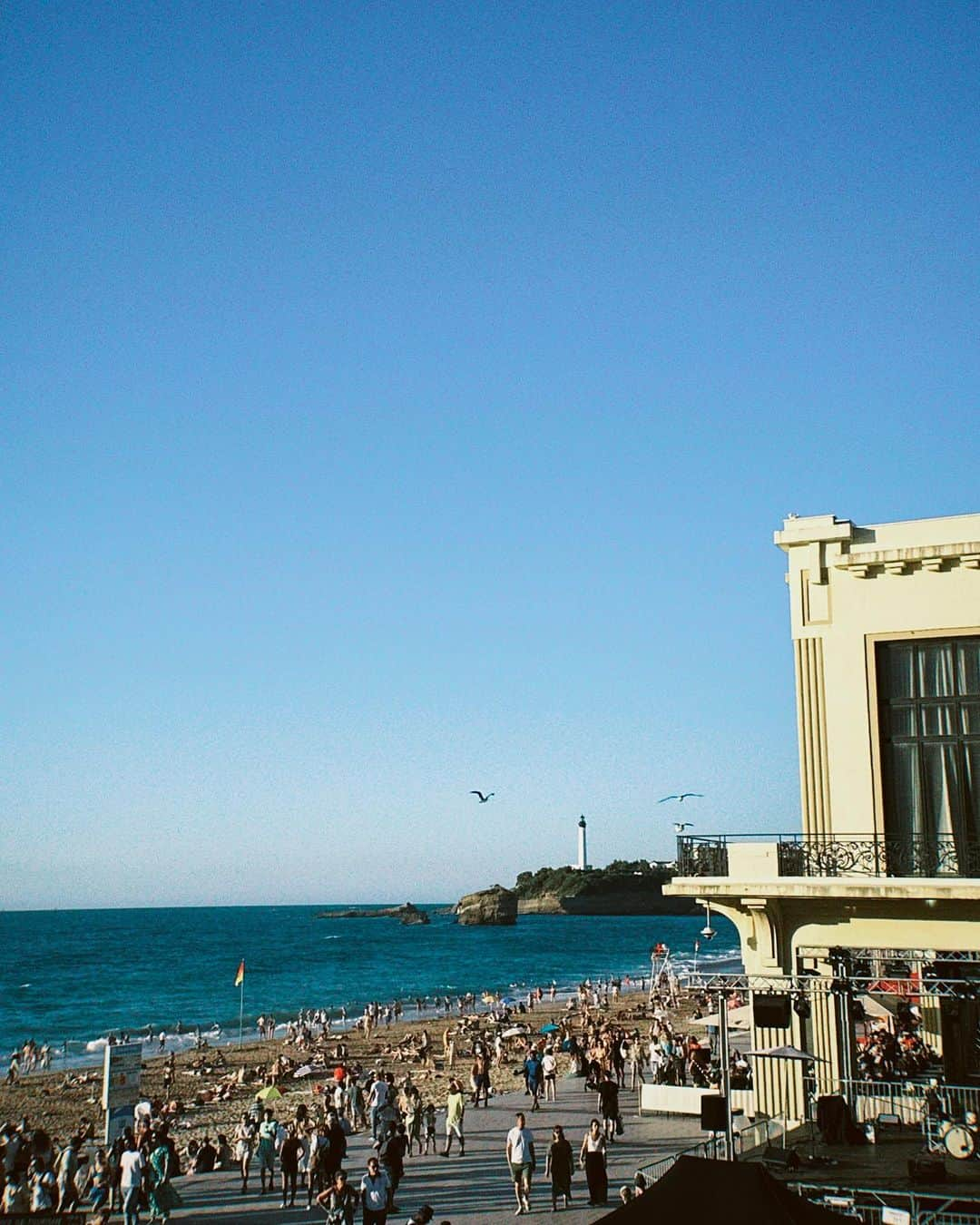 アビゲイル・スペンサーさんのインスタグラム写真 - (アビゲイル・スペンサーInstagram)「Remembering #Biarritz A very special, summer discovery.  🌅🥂.」9月15日 0時49分 - abigailspencer