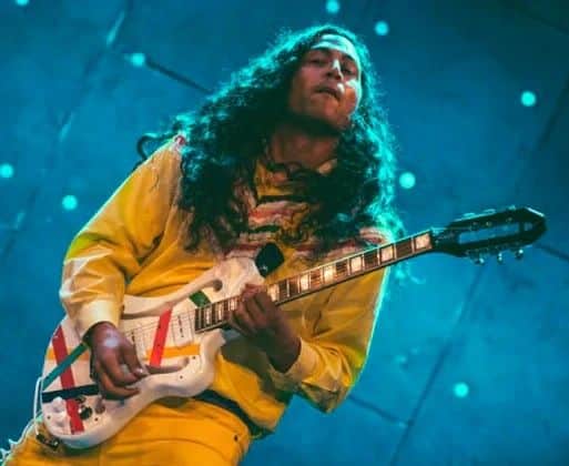 ディアフーフのインスタグラム：「It's that time of year in which we celebrate the kindest person our planet has ever had the good sense to bring forth. Happy Birthday to Ed Rodriguez! We love you!」
