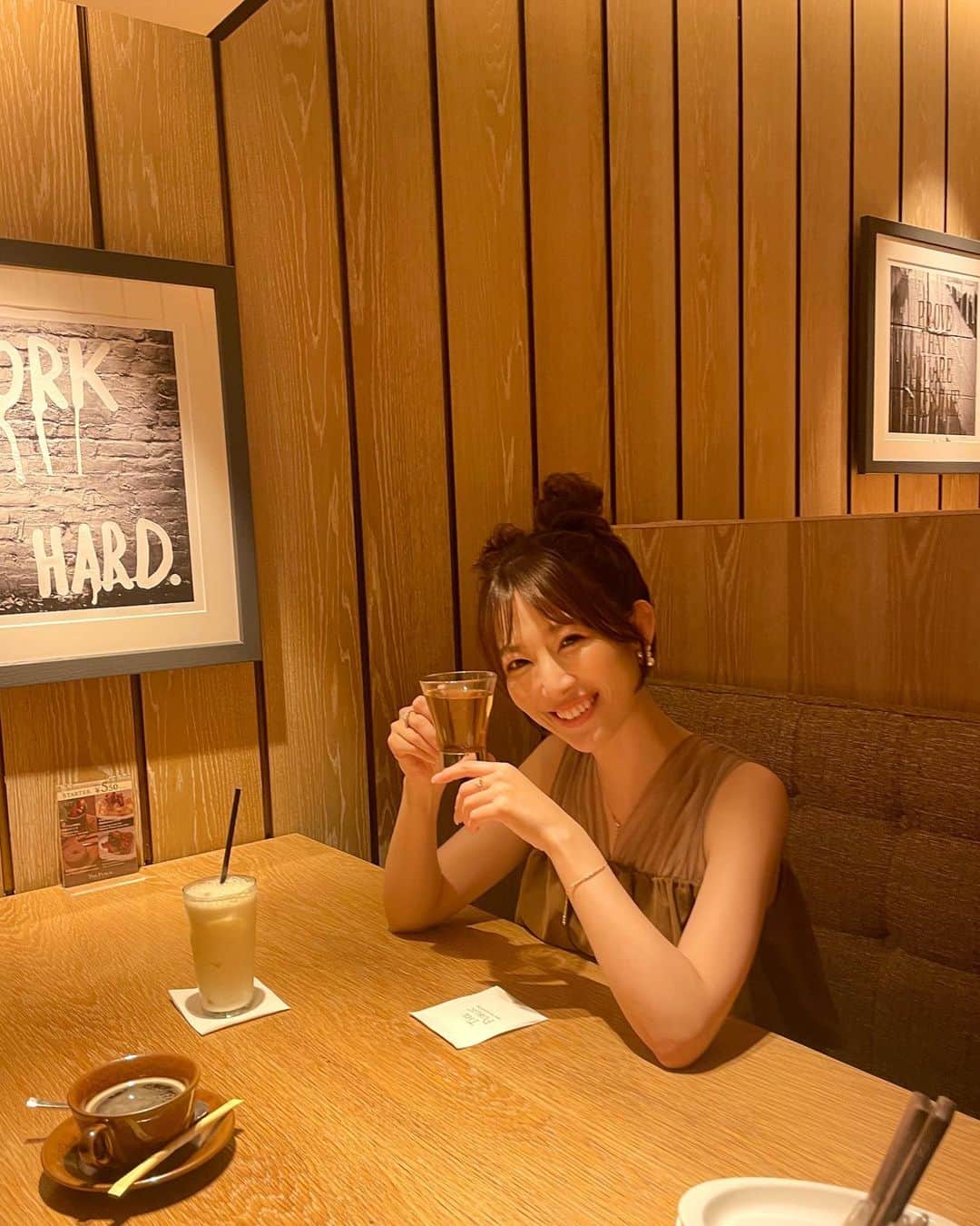 のインスタグラム：「韓国料理の後は カフェタイム♡ カモミールを頂きました！ 食事の後のハーブティーは ほっと落ち着く😚✨ 9月も半ば突入♬ 早いですね♡♡  #カフェ#カフェタイム#食事の#ハーブティー#カモミール#トークタイム#おやすみなさい #instagram#instagood #instagramjapan」