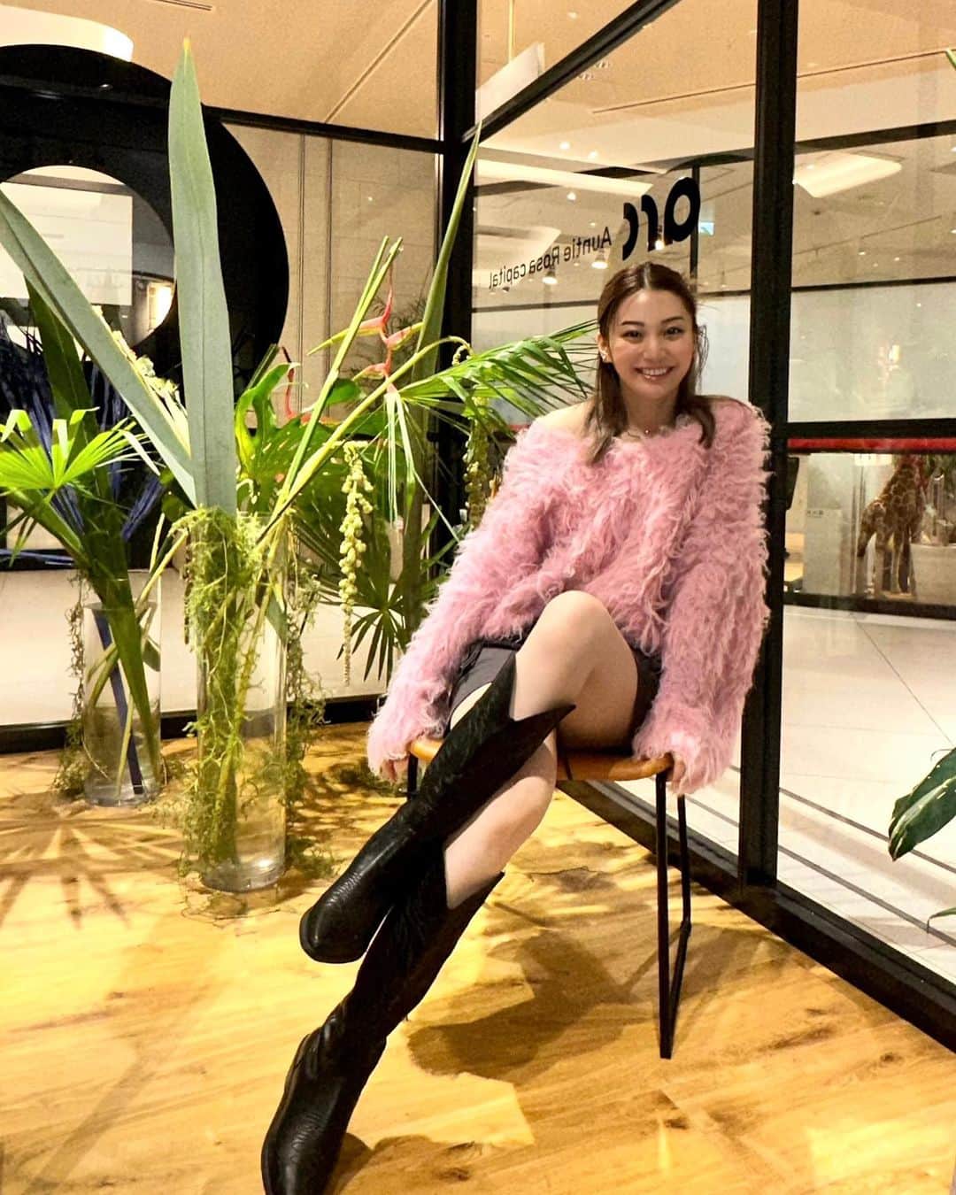 金谷鞠杏さんのインスタグラム写真 - (金谷鞠杏Instagram)「ーーーーーーーーーーーーーーー 🌙🎀💖  #nu_nootd #fashion #shaggie #pink #fall :)」9月15日 0時59分 - mariannu_official