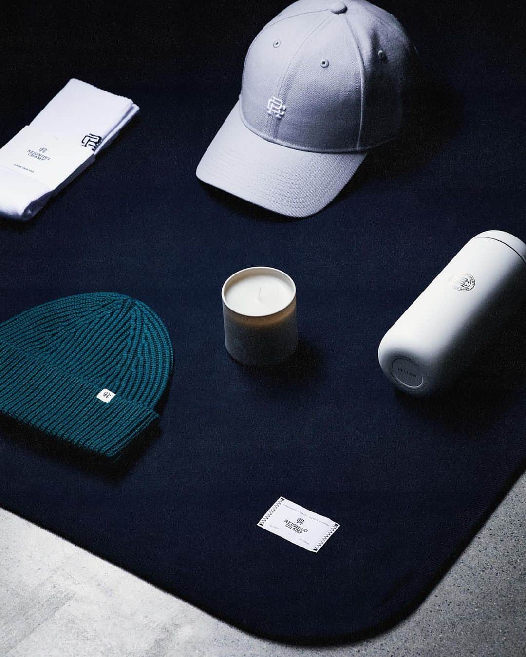 のインスタグラム：「Master the details. Find all-season essentials for when you're home or away, developed with the Reigning Champ touch.  More to discover on reigningchamp.com.」