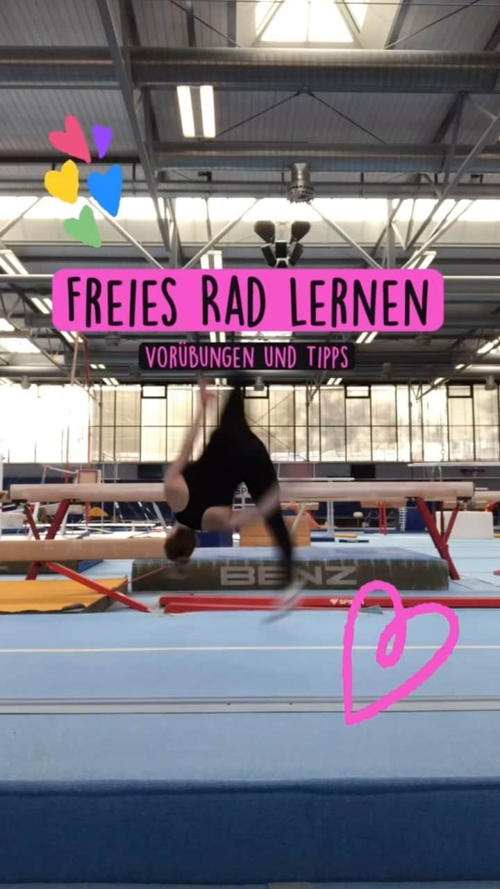 のインスタグラム：「Du willst ein freies Rad lernen? Ich geb dir Tipps und zeig dir Vorübungen 💗 Gerne abspeichern und nachmachen 😉Für welches Element braucht ihr noch Tipps und Hilfestellungen?🤸🏼‍♀️ . . . #turnen#turnenlernen#turntutorial#freiesrad#gymnast#gymnastics#gymnasticsshoutouts#gymnasticstutorial#gymnasticstutorials#learngymnastics#tumblingdrills#gymnasticsdrills#learningathome#gymnasticsathome」