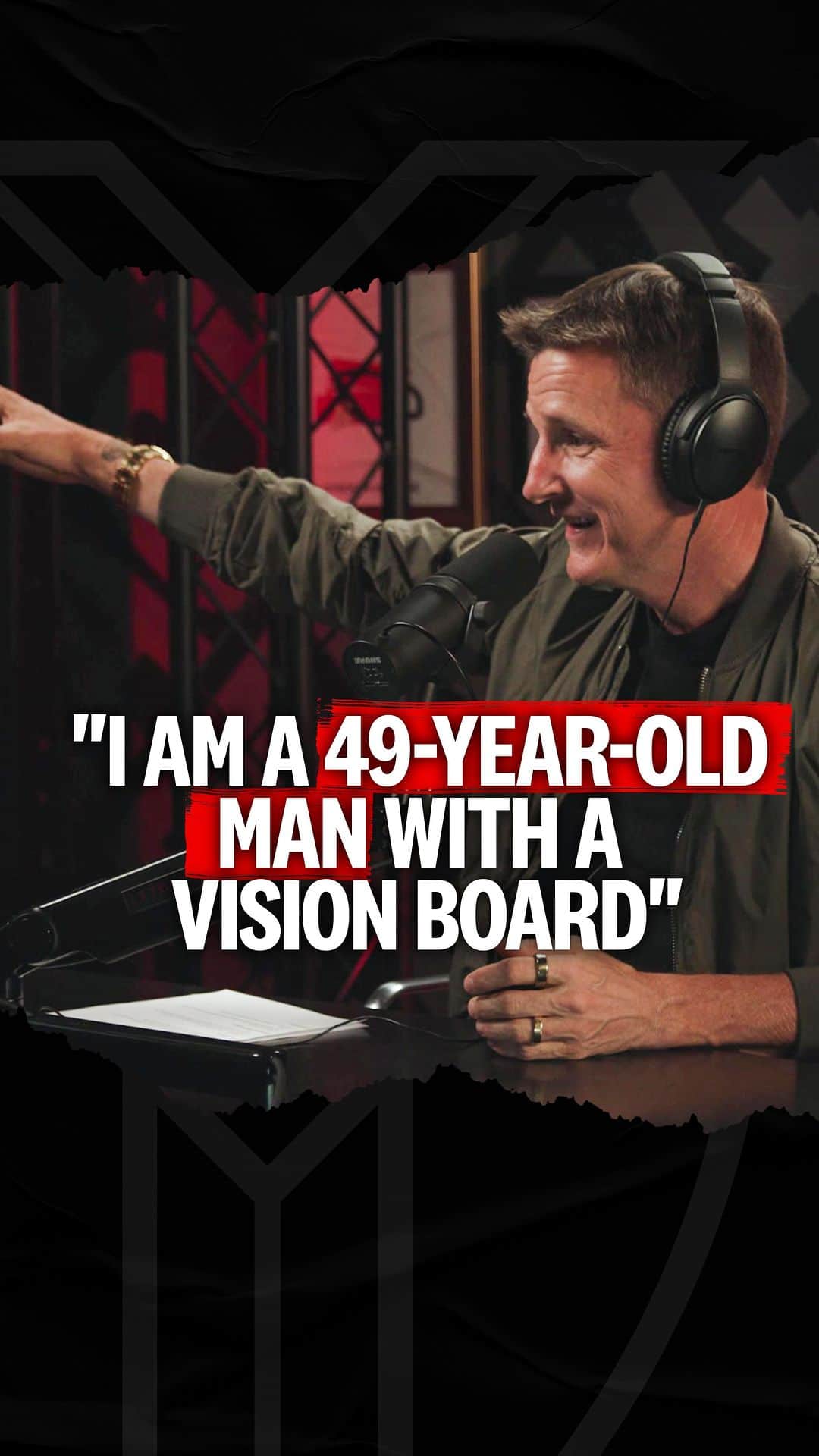 ロブ・ディアデックのインスタグラム：「You might think this is crazy, but I am a 49-year-old man with a vision board.  #BuildWithRob Episode 113 out NOW」