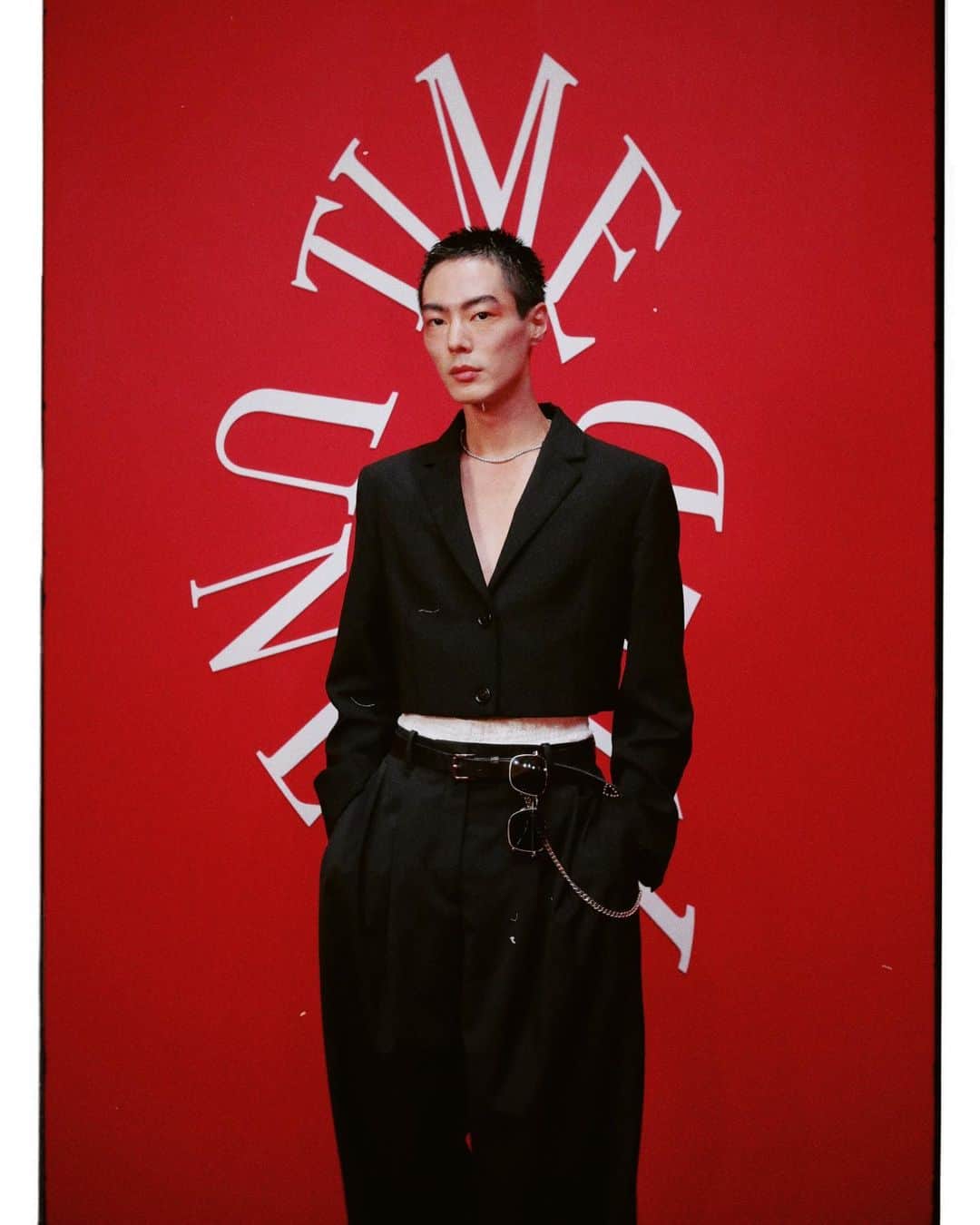 のインスタグラム：「❤️❤️❤️❤️ . . Cartier『TIME UNLIMITED』  @cartier   昨年11月の香港での開催を皮切りに 今年6月には韓国ソウル 次いで中国北京にて開催した 世界巡回イベントがついに日本に上陸❤️  一般公開に先駆けてご招待いただきました🥺  美しい時計たちに惚れ惚れする🤤  あぁ、カルティエって夢の塊だよね🥹❤️  @maccosmeticsjapan  @rumikoikedaharrismakeup  アイメイン中心にメイク技術を教えてもらって セルフメイクしてみたんだ👽🫶🏻  どう？！どう？？？？w アイメイクハマりそう🩷  #たく服  Set up: @cosstores_jp   お気に入りのセットアップは レディースのサイズ42をチョイスしたよ🖤 . . #cartier #timeunlimited #cartierwatchcommunity #cartiertokyo」