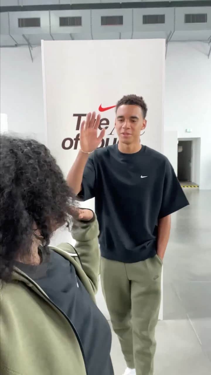 ナイキフットボールのインスタグラム：「What’s Jamal Musiala’s football style in 3️⃣ emojis? 🤔🤔🤔  Find out his answer and more in this quick 🔥 Q&A!  #NikeFootball #TeamNike」