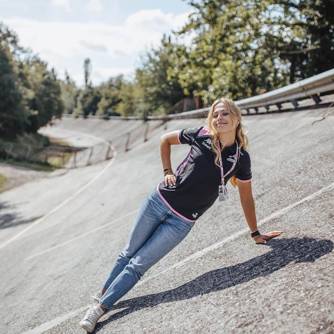 ソフィア・フロルシュさんのインスタグラム写真 - (ソフィア・フロルシュInstagram)「Kinda late but Monza photo dump 🇮🇹💨Morning stretches, decent cheese toast, two beautiful cars 🚗 and a happy Soph’ ☀️ // 📸 x @thomasmarzusch // #sophia #sophia99 #racegirl #racing #motorsport #changeagent #soptimism #unscripted #Monza #ItalianGP」9月15日 2時13分 - sophiafloersch