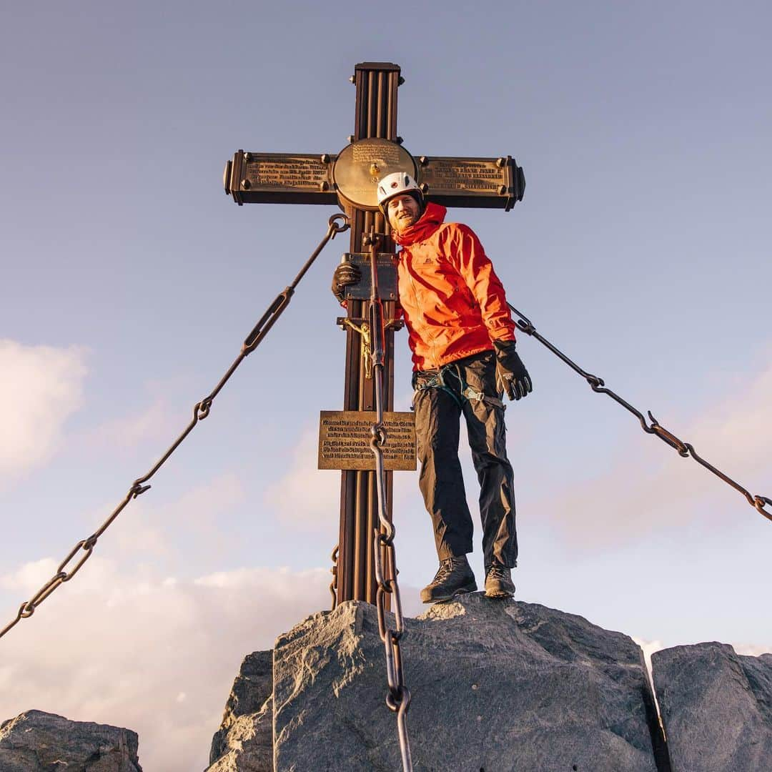 アンドレ・シュールレさんのインスタグラム写真 - (アンドレ・シュールレInstagram)「Series on pictures from our trip to Austria!! Quite humbling to feel the force of nature! The silent power of a mountain! Grateful to be able to experience life like that 🙏🙏🙏」9月15日 2時14分 - andreschuerrle