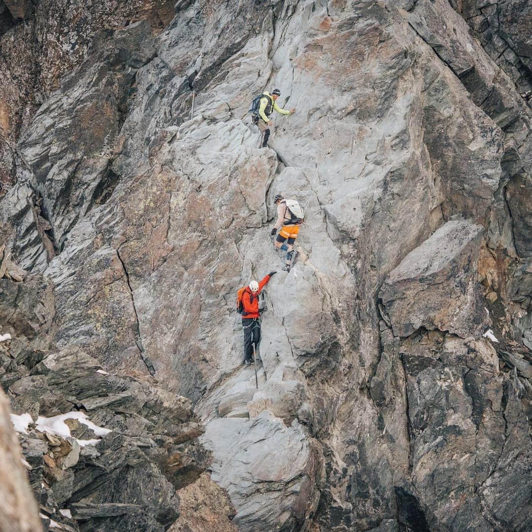 アンドレ・シュールレさんのインスタグラム写真 - (アンドレ・シュールレInstagram)「Series on pictures from our trip to Austria!! Quite humbling to feel the force of nature! The silent power of a mountain! Grateful to be able to experience life like that 🙏🙏🙏」9月15日 2時14分 - andreschuerrle