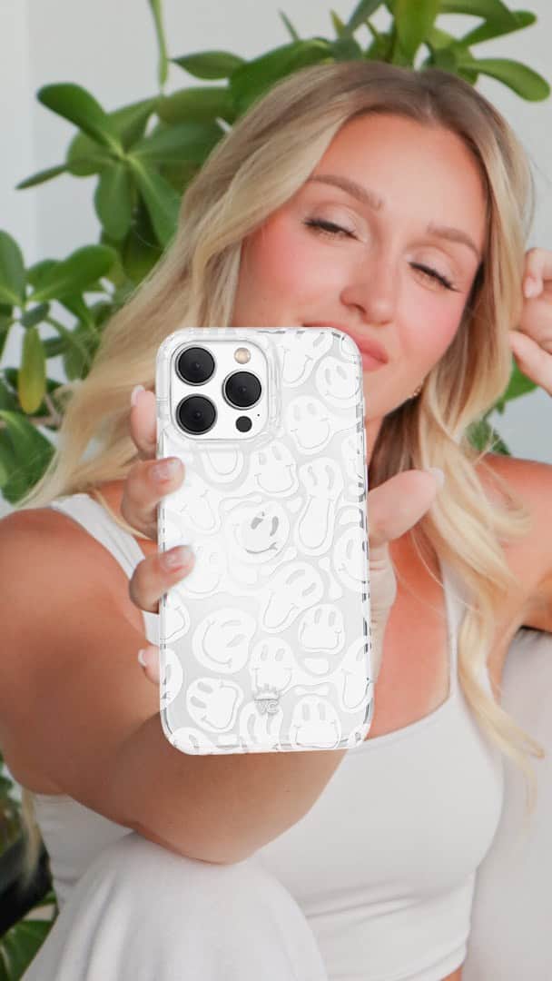のインスタグラム：「✨JUST DROPPED✨ iPhone 15 cases are IN STOCK! Stronger MagSafe, added features, more grip and 50+ of our Best Selling Styles! PLUS, just in time for the launch, we’re dropping 5 NEW styles.  ✔️8 Foot Drop Protection ✔️Upgraded Shock Absorbing Interior  ✔️Built in MagSafe Ring  ✔️NEW Raised Logo Pin ✔️Anti-Microbial Coating  All 5 NEW Styles are available for both iPhone & Samsung. iPhone 15 cases are stocked in extremely limited quantities, be the first to get yours!  #iphone15 #iphone15promax #iphone15pro #iphone15series」