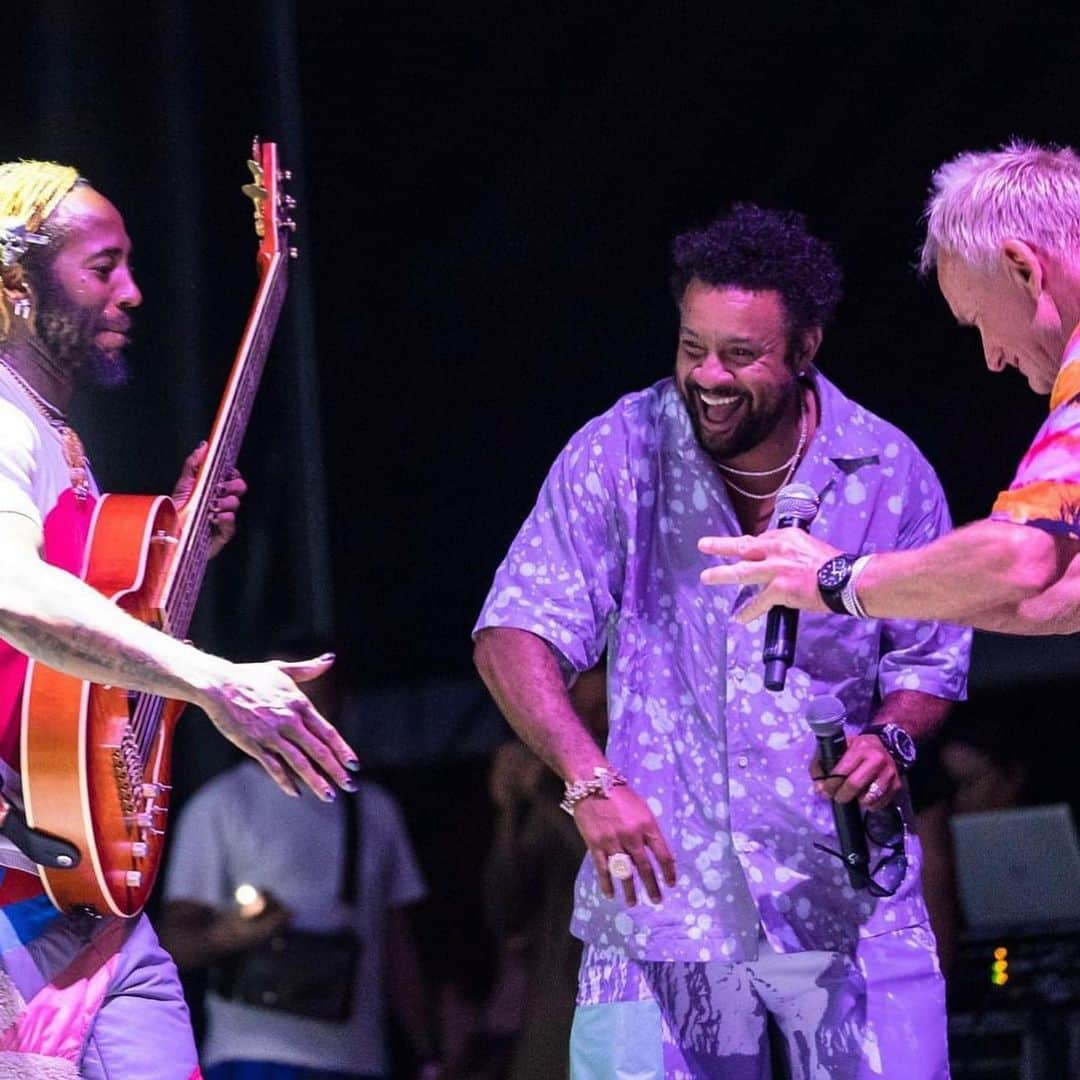 スティングさんのインスタグラム写真 - (スティングInstagram)「The One Fine Day Festival was beautiful. Thank you to my partner-in-rhyme @direalshaggy and to all of the wonderful performers @thundercatmusic @originalkoffee @phillyglove @tankandthebangas @kesthebandofficial @flordetoloache @giordanaangi. I am always grateful to the city of Philadelphia for its warm and welcoming audiences and Saturday was no exception @onefinedayphilly #onefineday」9月15日 2時15分 - theofficialsting