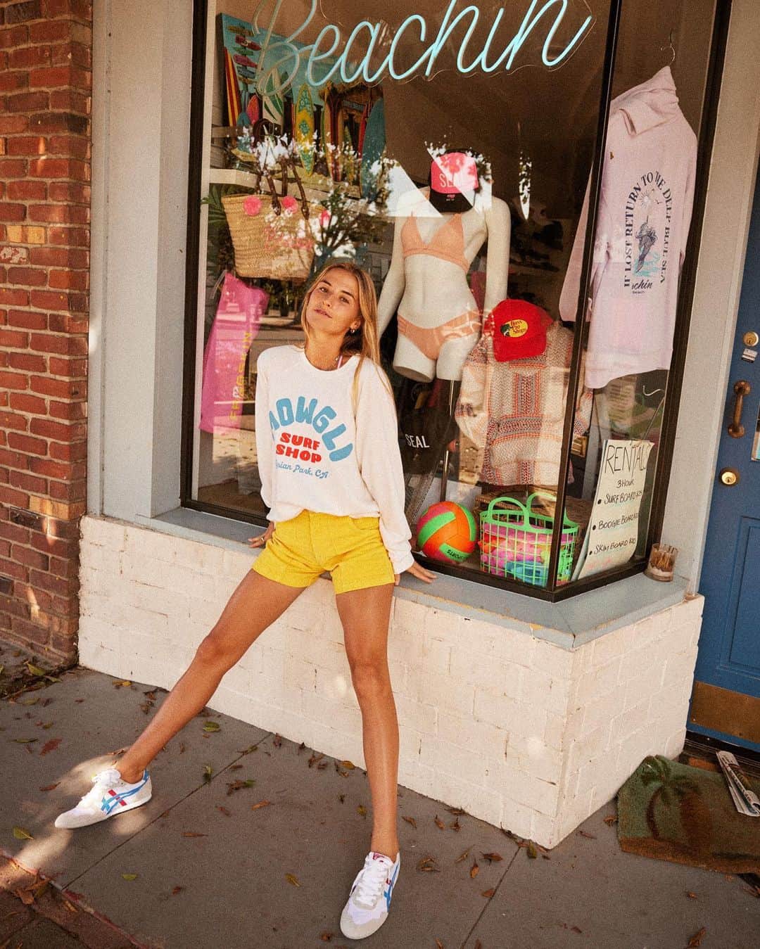Sophie Wilsonのインスタグラム：「🤓 @mowglisurf」