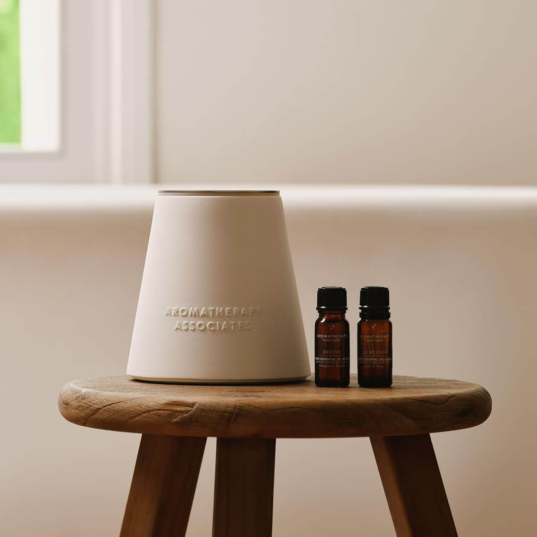 アロマセラピーアソシエイツのインスタグラム：「Our NEW Atomiser Connect ✨  The perfect addition to your home for your best aromatherapy experience yet.  With app-controlled convenience to schedule your wellness around you.   #AtomiserConnect #AromatherapyAssociates #diffuser #new #essentialoils #homediffuser」