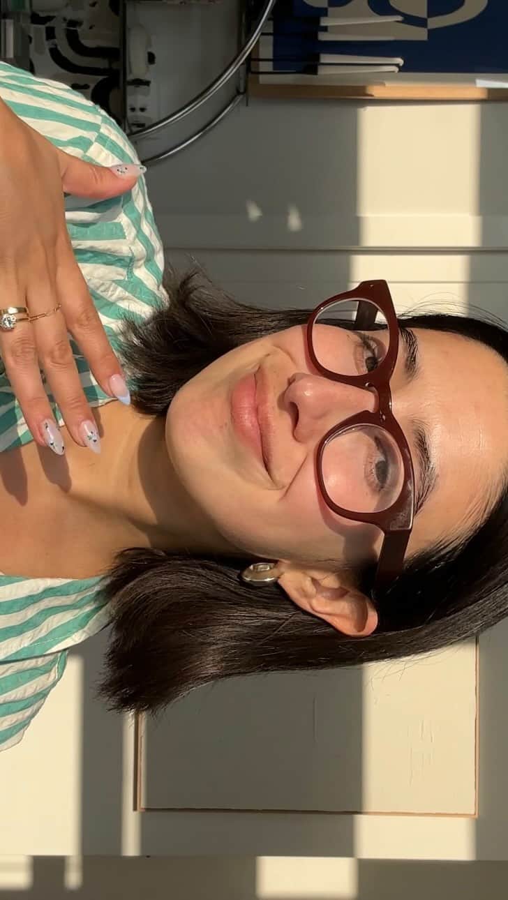 Warby Parkerのインスタグラム：「morning makeup with a passionate brain dump @warbyparker」