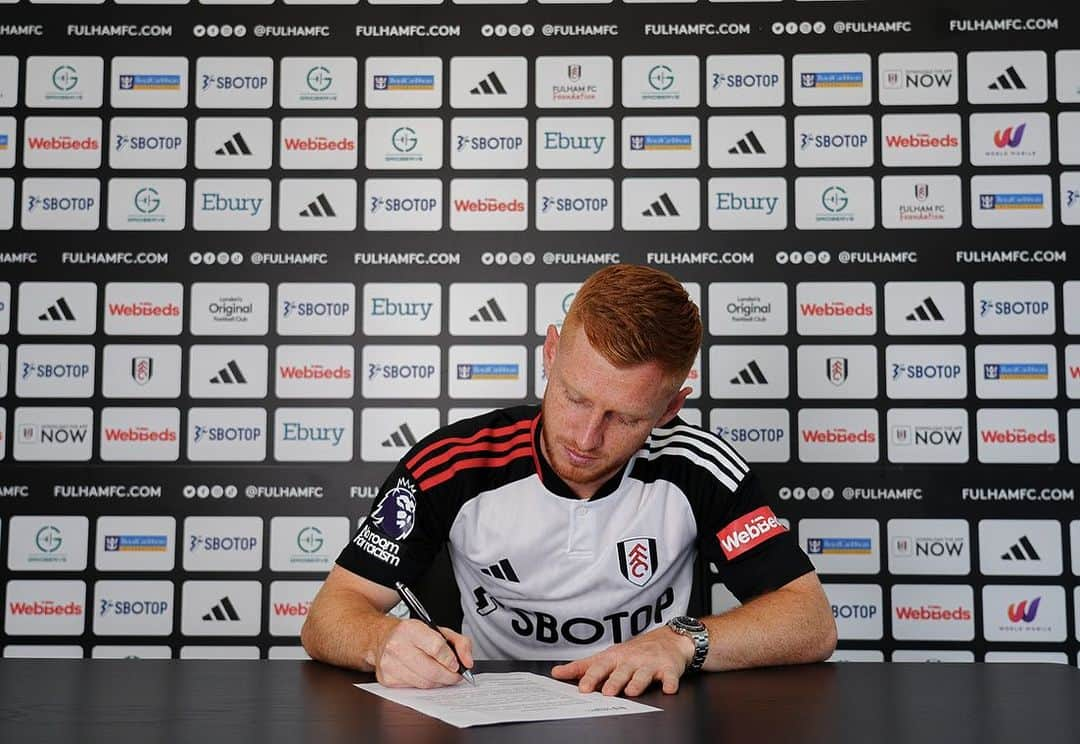 ハリソン・リードさんのインスタグラム写真 - (ハリソン・リードInstagram)「Absolutely delighted to have committed my future to this club! I am looking forward to building on the successes of last season and continuing my journey here @fulhamfc 🤍🖤」9月15日 2時53分 - harrisonreed