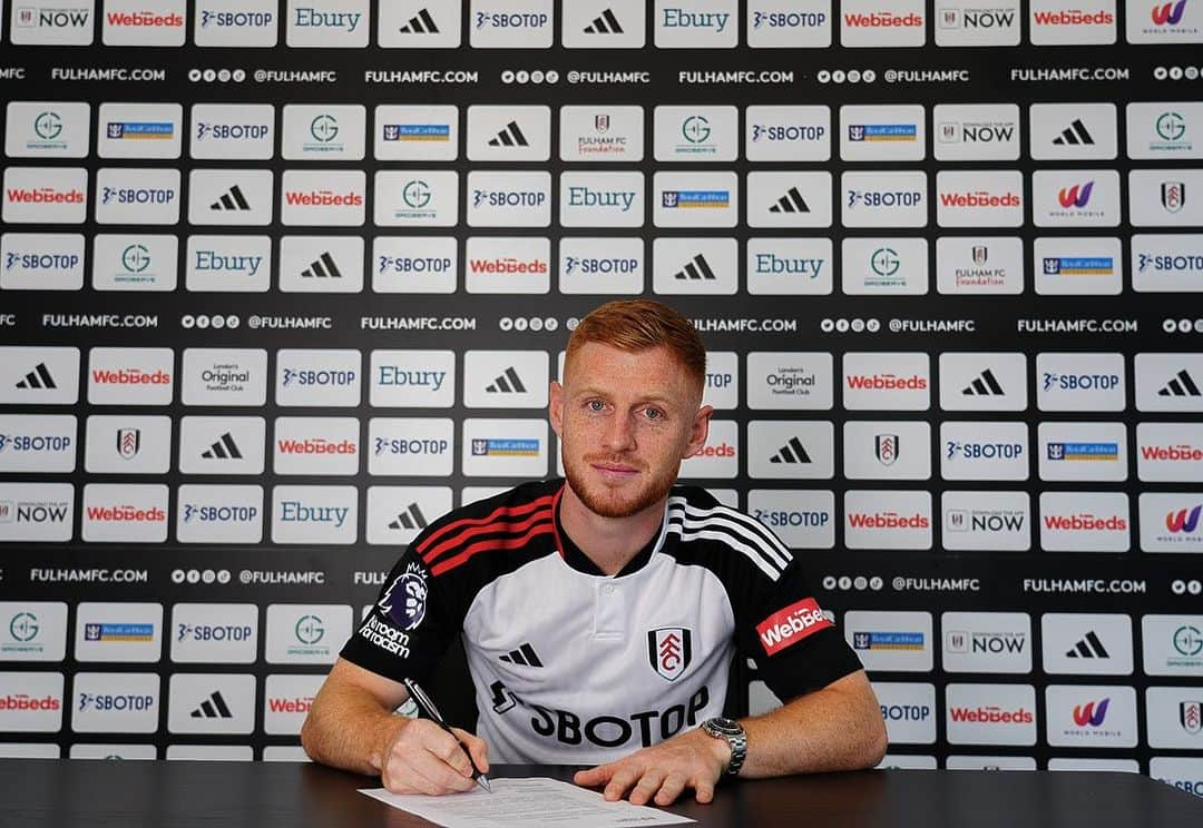 ハリソン・リードのインスタグラム：「Absolutely delighted to have committed my future to this club! I am looking forward to building on the successes of last season and continuing my journey here @fulhamfc 🤍🖤」