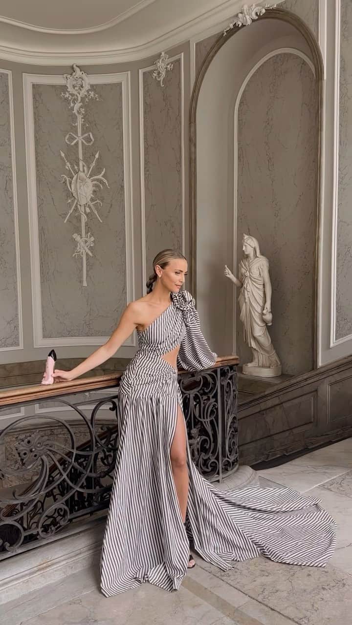のインスタグラム：「Advertisement. My go-to scent for the last few months - Good Girl Blush by @carolinaherrera 🤍 Wearing this fragrance makes you feel extra. This is from the @ellesverige photoshoot. A moment I will always remember! #GoodGirlCarolinaHerrera #ellesverige」