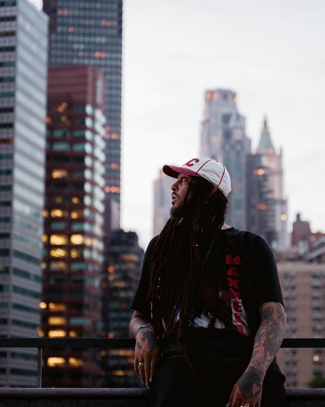トラビ・マッコイのインスタグラム：「“Rocking my "hell I made it" wetsuit stitch So I can swim in elevators crazy wet through piss I rock my simulated air tank bit So I can leave pressures of oxygen where my mic's lit I'm just a pigeon”- Cannibal Ox 📷- @patrickcapriglione」