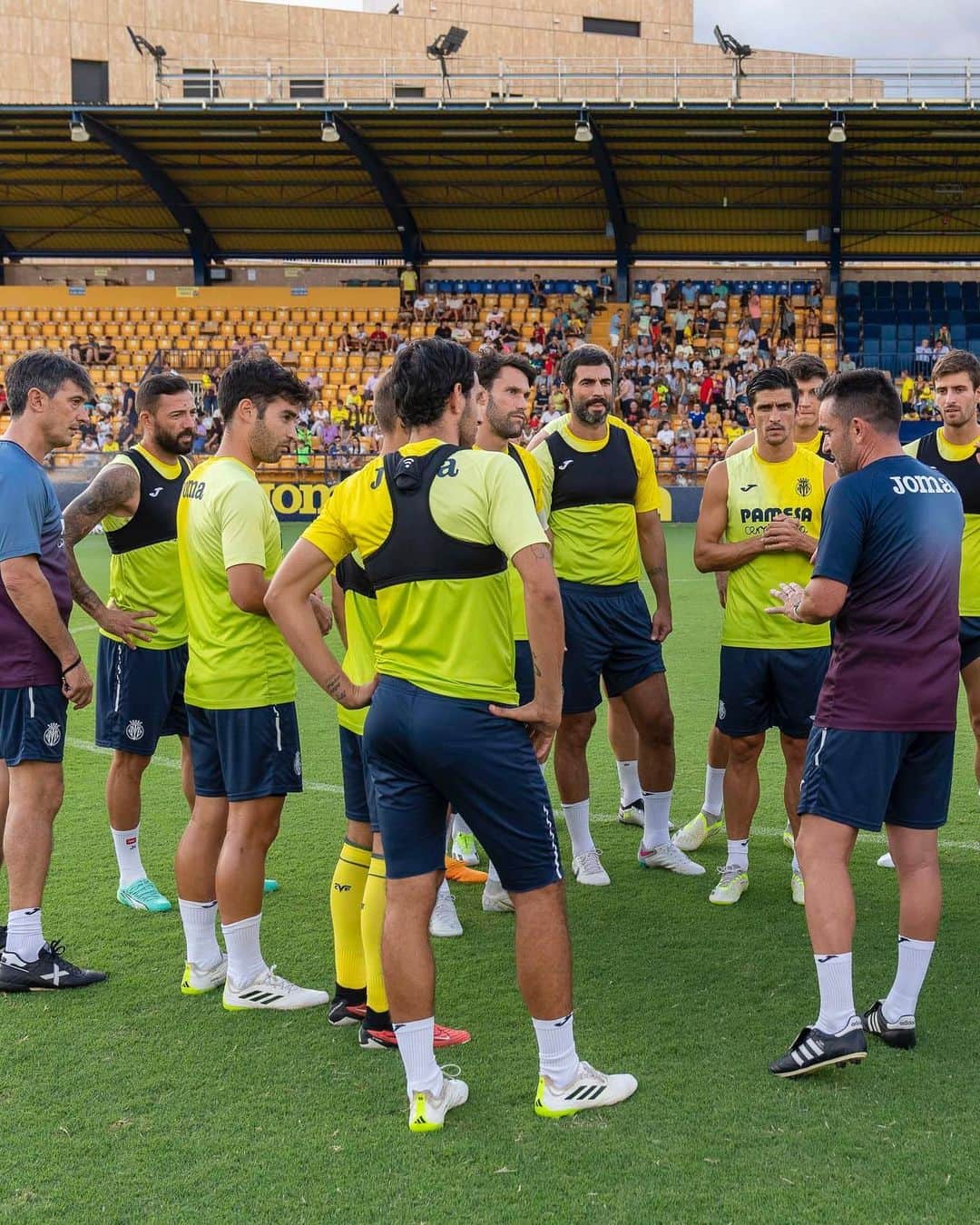 ダニエル・パレホのインスタグラム：「Trabajando para la vuelta de @laliga con muchas ganas y fuerza 💪🏼⚡️ ¡Estamos preparados! Endavant @villarrealcf   #Villarreal」