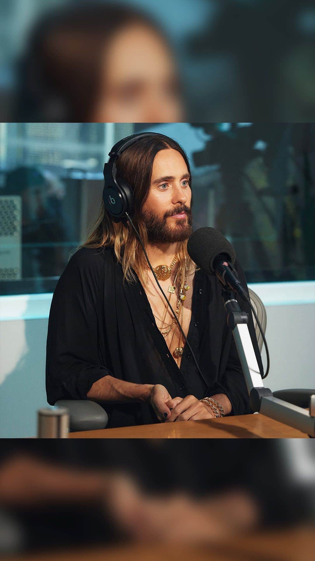 Apple Musicのインスタグラム：「After five years, @30secondstomars return with their new album, ‘It’s The End Of The World But It’s A Beautiful Day.’ @jaredleto discusses the band’s musical evolution and the inspiration for the project with @zanelowe. Link in bio.」