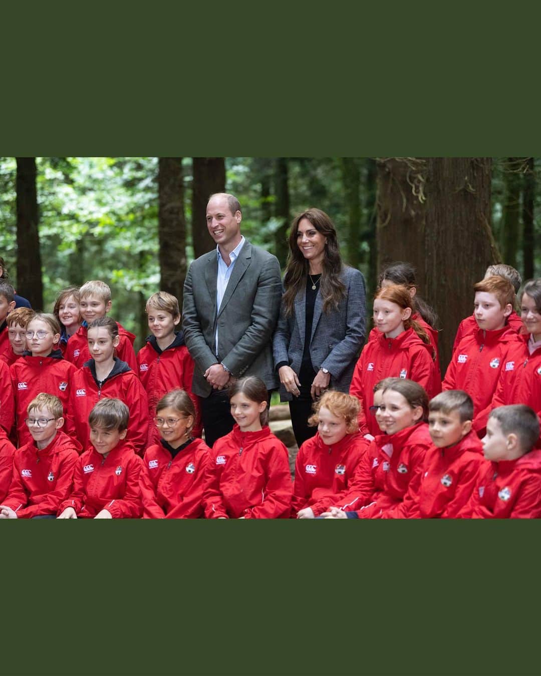 Just Jaredさんのインスタグラム写真 - (Just JaredInstagram)「Prince William and Princess Catherine (aka Kate Middleton) picked up some new skills while visiting a forest school in Hereford, England today. We've got more pics and details about their visit over at JustJared.com! #PrinceWilliam #PrincessCatherine #KateMiddleton Photos: Getty」9月15日 3時38分 - justjared