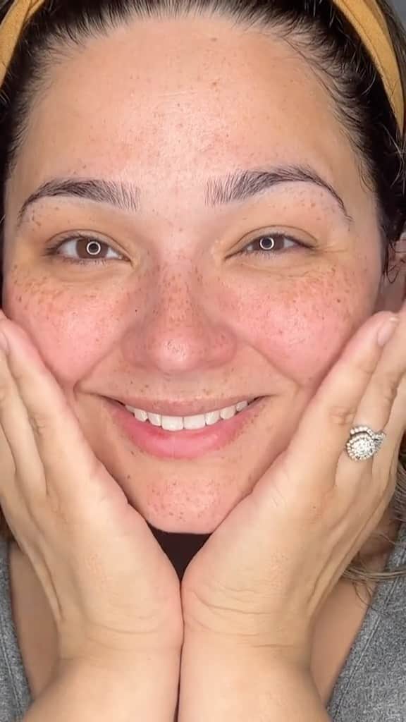 DHC Skincareのインスタグラム：「Morning, Sunshine! ☀️ We believe a morning skincare routine should be light, refreshing and filled with self-love. After all, skin is our first line of defense—let’s show it some gratitude. These high-performing formulas cleanse, prep, and hydrate so that we look and feel our best. #dhcskincare #morningritual」