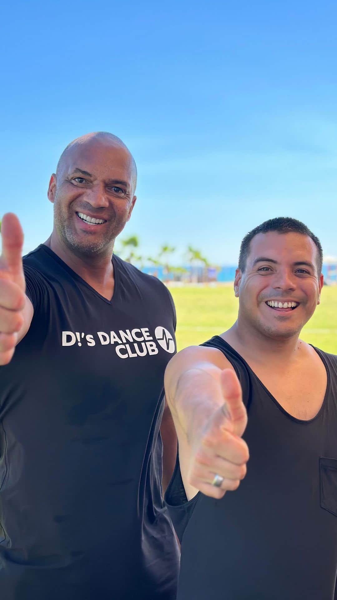 ハンス・サーペイのインスタグラム：「get stronger! week powered by @engelbert_strauss 💪🏋️‍♀️🔥 Auch die Nachmittags-Kurse bringen unsere Gäste mächtig ins Schwitzen! Detlef D! Soost und Rafael heizen mit einem tänzerischen Workout ein und die Ballprofis Patrick Owomoyela und Hans Sarpei geben hilfreiche Tipps auf dem Fußballplatz. Zum Sundowner ist Joachim Llambi ein humorvoller Tanzlehrer (und nicht ganz so streng wie im TV 😉).   #aldiana #aldianasidebeach #getstrongerweek #engelbertstrauss #straussworks」
