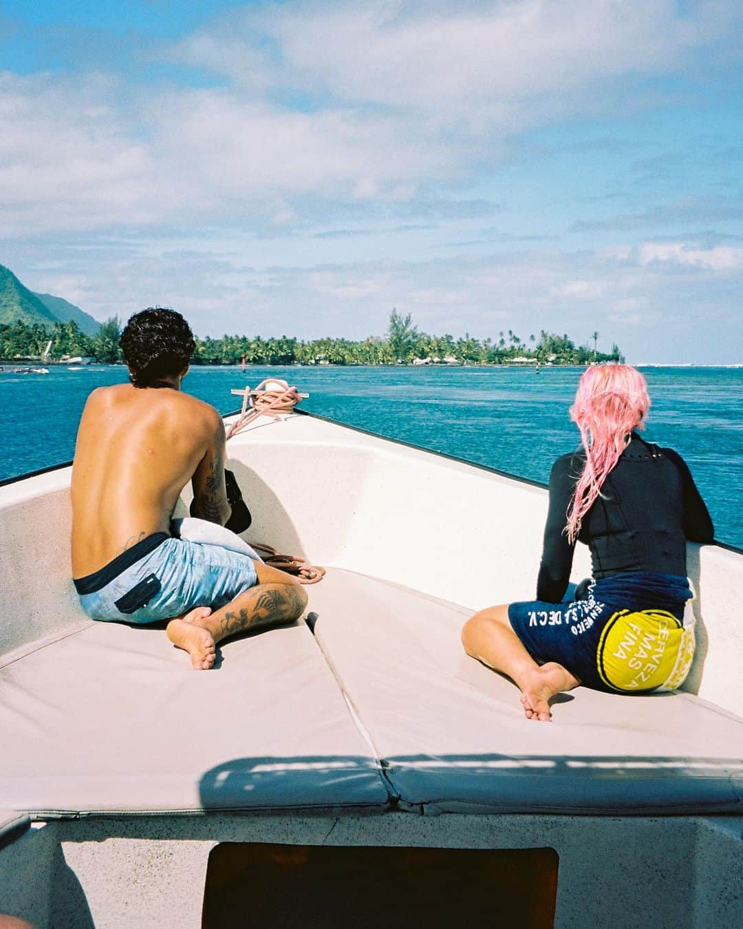 タティアナ・ウェストン・ウェブさんのインスタグラム写真 - (タティアナ・ウェストン・ウェブInstagram)「tahiti • album on film 🤍 // thanks @paullavoine ☺️」9月15日 3時50分 - tatiwest