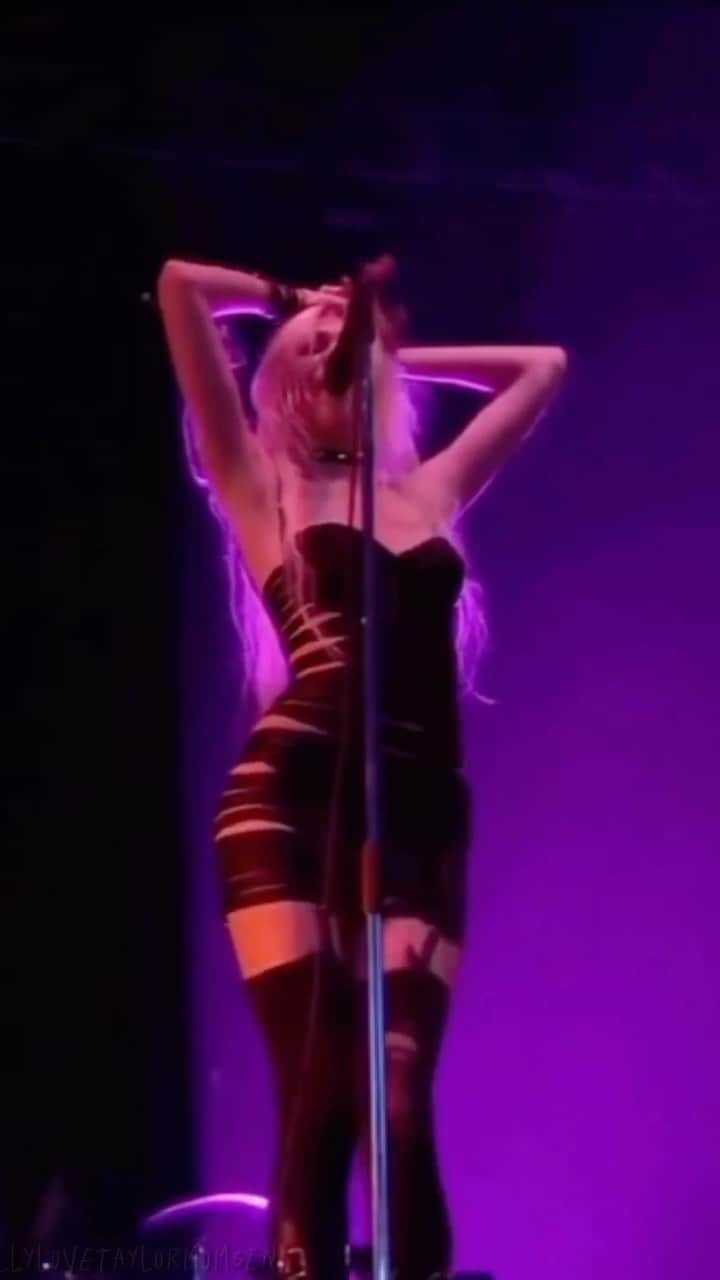 テイラー・モンセンのインスタグラム：「#TBT …way back when #missnothing (edit by @ijustreallylovetaylormomsen )」