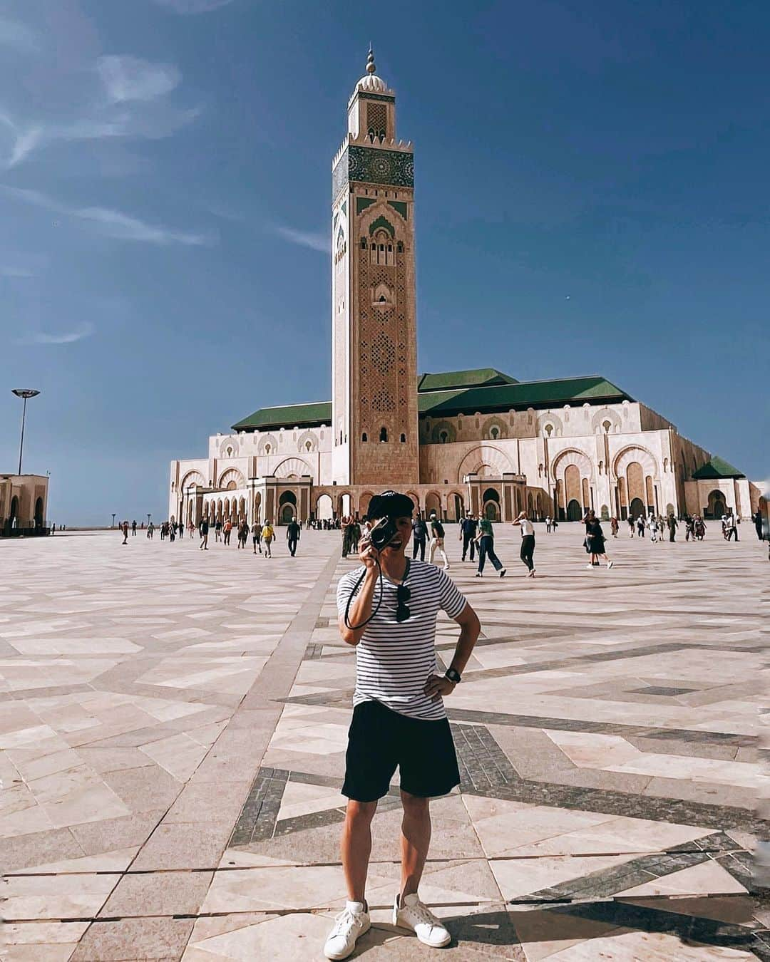 J E R E M Y ジェレミーさんのインスタグラム写真 - (J E R E M Y ジェレミーInstagram)「: The beauty of Morocco is in its chaos, particularly in Casablanca. Absolute Chaos.  . . . . .  #minimalism #撮影練習 #写真好き #photooftheday  #picoftheday#morocco #摩洛哥 #bestoftheday #nofilter #hongkonger #british  #londoner #travelgram #wanderlust #weekendescape #positivevibe #asethetic #visualgang #holiday #rabat #buddytrip #Africa #NorthAfrica #travelblogger #casablanca #casablancamorocco #الدار_البيضاء البيضاء #ⴰⵏⴼⴰ #卡薩布蘭卡 #hassaniimosque」9月15日 3時58分 - jeremygenic