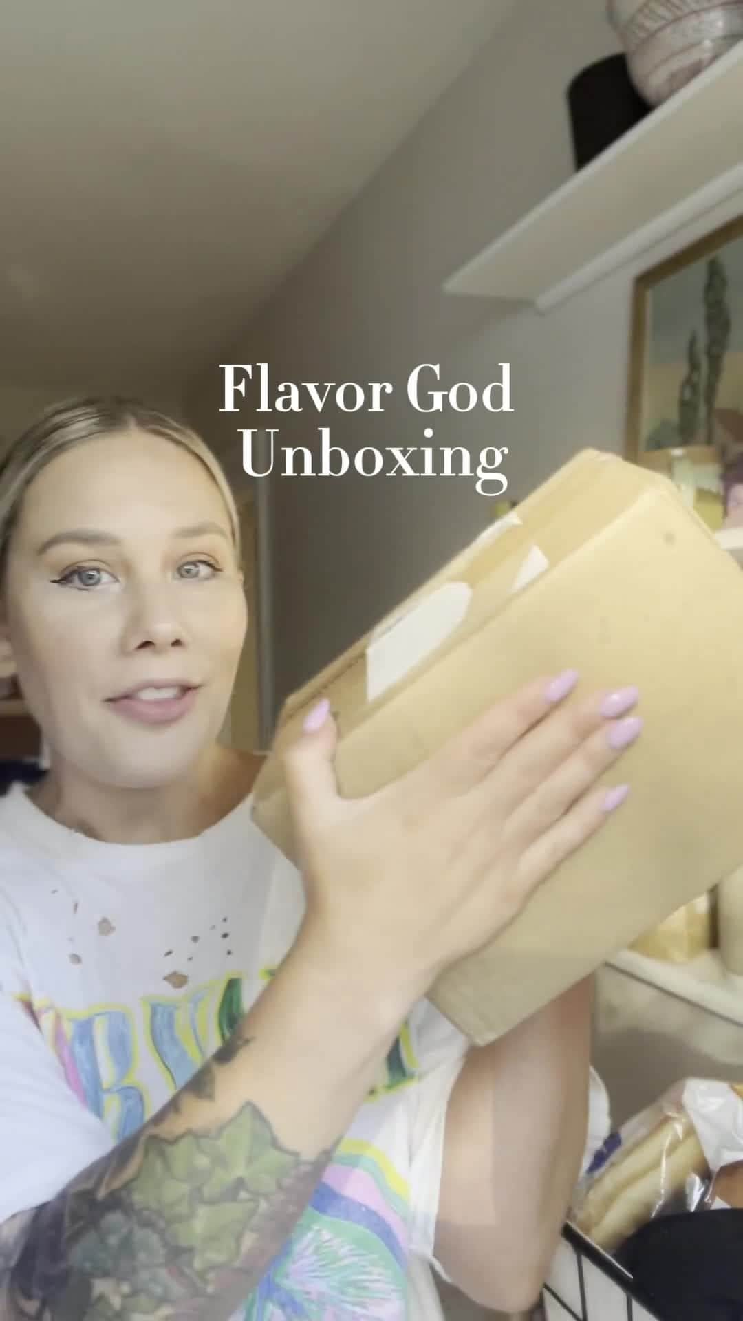 Flavorgod Seasoningsのインスタグラム：「Unboxing a #Flavorgod Package by Customer @lauren_in_louisville 📦⁠ -⁠ Add delicious flavors to any meal!⬇⁠ Click the link in my bio @flavorgod⁠ ✅www.flavorgod.com⁠ -⁠ Flavor God Seasonings are:⁠ ➡ZERO CALORIES PER SERVING⁠ ➡MADE FRESH⁠ ➡MADE LOCALLY IN US⁠ ➡FREE GIFTS AT CHECKOUT⁠ ➡GLUTEN FREE⁠ ➡#PALEO & #KETO FRIENDLY⁠ -⁠ #breakfast #fitness #food #foodporn #foodie #instafood #foodphotography #foodstagram #yummy #instagood  #foodies #tasty #cooking #instadaily #lunch #healthy #seasonings #flavorgod #lowsodium #glutenfree #dairyfree」