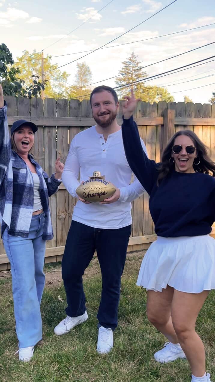 Wal-Mart Stores, Incのインスタグラム：「Dogs are grillin’, cold drinks are flowin’, & you just won the first tailgate tournament of the season. Life is good. 😎 #Tailgate #TailgateParty #Cornhole」