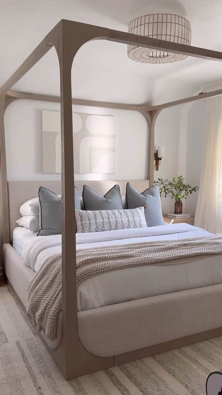 Targetのインスタグラム：「all of the layers ☁️ build your dream bed, link in bio.  #target #bedroomdecor @themartinezcasita」