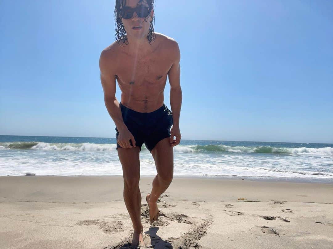 マイルズ・マクミランのインスタグラム：「Just what the doctor ordered」