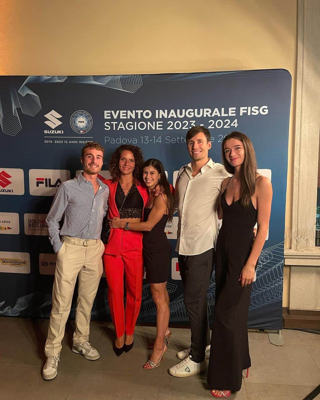 ロベルタ・ロデギエーロさんのインスタグラム写真 - (ロベルタ・ロデギエーロInstagram)「Cena di gala Ice Camp Padova💙  @federazione_sport_ghiaccio」9月15日 4時30分 - robyrode