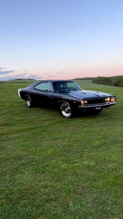 Classics Dailyのインスタグラム：「1968 Dodge Charger  Credit: @ithinkimplumcrazy _ #Classic #classics #Classiccar #classiccars #americanmuscle #Musclecar #Musclecars #car #dodge #charger」
