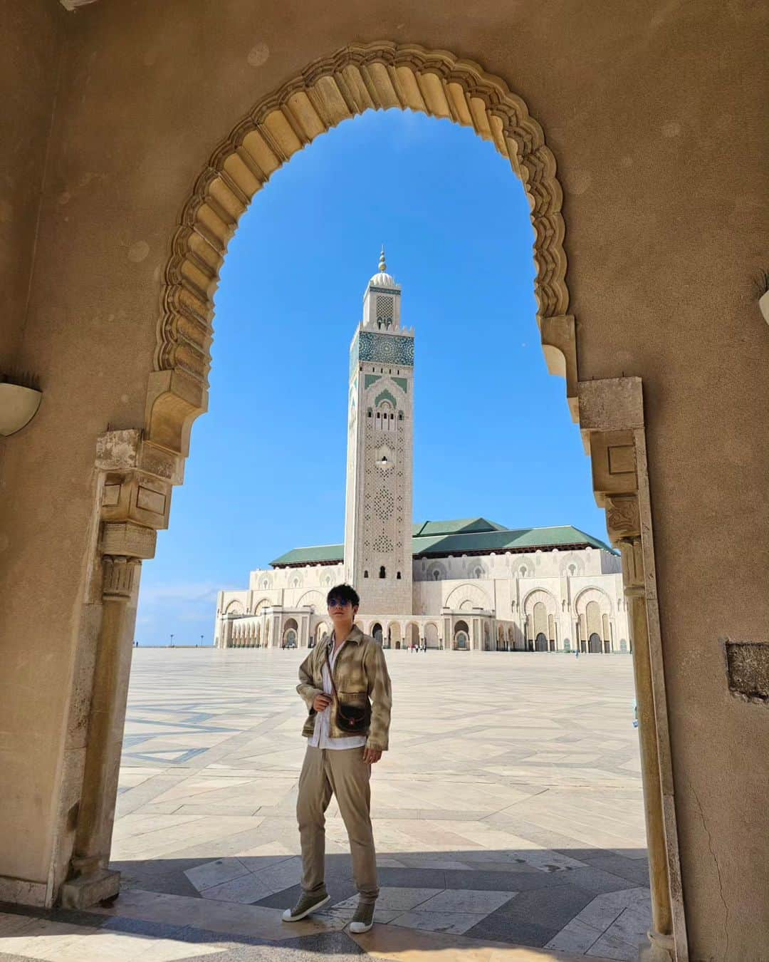 アイス・サランユーさんのインスタグラム写真 - (アイス・サランユーInstagram)「Hello Casablanca ,Morocco ลงเวที เมื่อคืน วันอาทิตย์  เข้า รพ 1 คิน  ถอดสายน้ำเกลือ แล้วมุ่งหน้ามาที่นี่เลย กายไม่พร้อมใจพร้อม เราพอทำได้  Private Family trip arangement by @unithaitrip  มาเที่ยว โมรอคโค กันครับ 🐪 #casablanca #morocco  #icesarunyuaroundtheworld #icesarunyuinmorocco」9月15日 15時44分 - icesarunyu