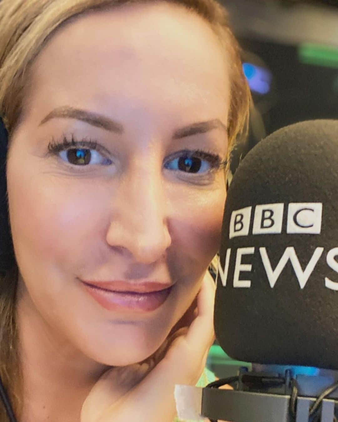 ローラ・プラデルスカのインスタグラム：「The first time I announced @stilappbylaurapradelska 2 years ago- on @bbc5live when Laura invited me (forever grateful to you @thewhitmore ) to 1000’s of hours locked in the studio (mostly @camdenrecords) I’m so happy and a little emo to take this on the road. But I have @annalancastertherapy 🙏 saving grace. Thank you @vervefestival we can’t wait to be on stage 🧡」